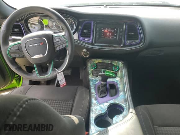 ✅ 2017 Dodge Challenger SXT Plus • VIN: 2C3CDZAG0HH555138 • Lot: 84816105. Wystawiony na Copart z przebiegiem 136 840 mil mil. Skorzystaj z bezpłatnego archiwum sprzedaży aukcyjnych z USA i zobacz szczegółowy raport historii pojazdu na DreamBid. Zdjęcie 8.