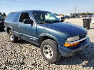 2000 Chevrolet Blazer LS z VIN 1GNCS18W0YK207971, wystawiony jako Copart lot #77089384 z przebiegiem 135 250 mil mil oraz Szkoda całkowita • Salvage title. Historia ofert i sprzedaży dostępna na DreamBid. Obrazek 4.