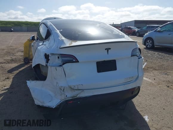 ✅ 2022 Tesla Model Y Performance • VIN: 7SAYGDEF5NF484634 • Lot: 41963038. Wystawiony na IAAI z przebiegiem 31 360 mil. Bezpłatny archiwum sprzedaży aukcyjnych z USA i szczegółowy raport historii pojazdu na DreamBid. Zdjęcie 6.