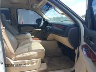 2007 Chevrolet Suburban LTZ z VIN 3GNFK163X7G288232, wystawiony jako IAAI lot #43304593 z przebiegiem 270 970 mil mil oraz . Historia ofert i sprzedaży dostępna na DreamBid. Obrazek 5.