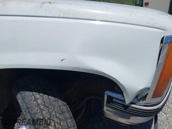 ✅ 1991 GMC Sierra 1500 • VIN: 2GTHC39N2M1512024 • Lot: 42133143. Wystawiony na IAAI z przebiegiem 216 701 mil. Bezpłatny archiwum sprzedaży aukcyjnych z USA i szczegółowy raport historii pojazdu na DreamBid. Zdjęcie 17.