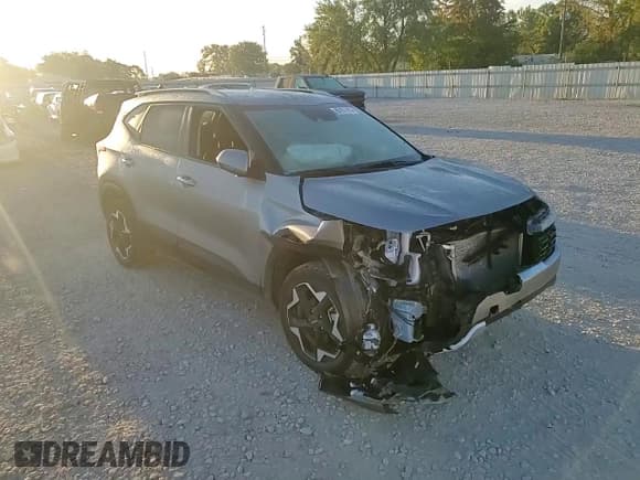 ✅ 2025 Kia Seltos S • VIN: KNDEUCAA2S7768771 • Lot: 80101415. Listed on Copart with 13,766 mi. Free auction sales archive from the USA and detailed vehicle history report at DreamBid. Image 13.