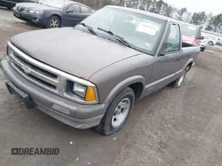 ✅ 1997 Chevrolet S-10 LS • VIN: 1GCCS1446VK250218 • Лот: 41669416. Опубликован ранее на IAAI с пробегом 255 226 миль. Бесплатный доступ к архиву аукционных продаж из США и подробный отчёт об истории автомобиля на DreamBid. Изображение 2.