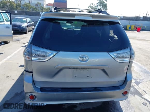 ✅ 2012 Toyota Sienna SE • VIN: 5TDXK3DC3CS189064 • Lot: 42022390. Listed on IAAI with 193,016 mi. Free auction sales archive from the USA and detailed vehicle history report at DreamBid. Image 16.