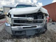 ✅ 2007 Chevrolet Silverado 2500HD Work Truck • VIN: 1GCHC24K27E520134 • Лот: 56055915. Опубликован ранее на Copart с пробегом 345 790 миль. Бесплатный доступ к архиву аукционных продаж из США и подробный отчёт об истории автомобиля на DreamBid. Изображение 5.