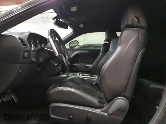 ✅ 2012 Dodge Challenger SRT-8 392 • VIN: 2C3CDYCJ2CH105499 • Lot: 44159505. Wystawiony na Copart z przebiegiem 83 544 mil. Bezpłatny archiwum sprzedaży aukcyjnych z USA i szczegółowy raport historii pojazdu na DreamBid. Zdjęcie 7.