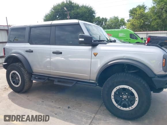 ✅ 2024 Ford Bronco Badlands • VIN: 1FMEE9BP7RLA32263 • Lot: 42356178. Listed on IAAI with 8,566 mi. Free auction sales archive from the USA and detailed vehicle history report at DreamBid. Image 13.