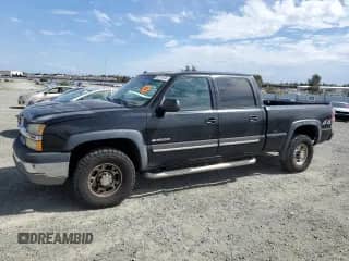 2003 Chevrolet Silverado 1500HD LS z VIN 1GCGK13U83F249029, wystawiony jako Copart lot #82151925 z przebiegiem 255 025 mil mil oraz Szkoda całkowita • Salvage title. Historia ofert i sprzedaży dostępna na DreamBid. Obrazek 1.