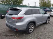 ✅ 2016 Toyota Highlander LE Plus • VIN: 5TDBKRFH6GS355475 • Lot: 43416332. Wystawiony na IAAI z przebiegiem 77 714 mil. Bezpłatny archiwum sprzedaży aukcyjnych z USA i szczegółowy raport historii pojazdu na DreamBid. Zdjęcie 4.