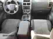 2007 Dodge Nitro SXT z VIN 1D8GU28K37W643388, wystawiony jako Copart lot #70687594 z przebiegiem 139 134 mil mil oraz Szkoda całkowita • Salvage title. Historia ofert i sprzedaży dostępna na DreamBid. Obrazek 8.