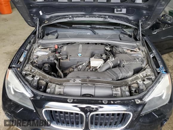 ✅ 2014 BMW X1 xDrive28i • VIN: WBAVL1C54EVY18428 • Lot: 71636845. Wystawiony na Copart z przebiegiem 118 222 mil. Bezpłatny archiwum sprzedaży aukcyjnych z USA i szczegółowy raport historii pojazdu na DreamBid. Zdjęcie 11.