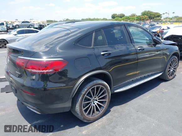✅ 2023 Mercedes-Benz GLC 300 • VIN: W1N0J8EB5PG146197 • Lot: 42290803. Listed on IAAI with 27,672 mi. Free auction sales archive from the USA and detailed vehicle history report at DreamBid. Image 4.