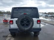 ✅ 2022 Jeep Wrangler Unlimited Sport S • VIN: 1C4HJXDG3NW155467 • Lot: 41638650. Wystawiony na IAAI z przebiegiem 22 698 mil. Bezpłatny archiwum sprzedaży aukcyjnych z USA i szczegółowy raport historii pojazdu na DreamBid. Zdjęcie 16.