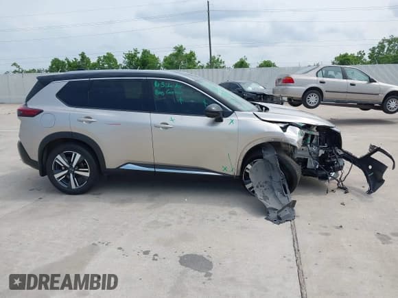 ✅ 2023 Nissan Rogue Platinum • VIN: JN8BT3DD5PW321042 • Lot: 42111590. Wystawiony na IAAI z przebiegiem 20 834 mil. Bezpłatny archiwum sprzedaży aukcyjnych z USA i szczegółowy raport historii pojazdu na DreamBid. Zdjęcie 13.