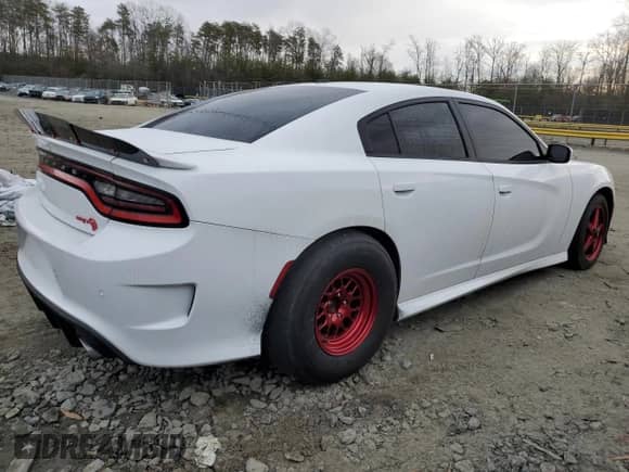 2015 Dodge Charger SRT Hellcat z VIN 2C3CDXL94FH763880, wystawiony jako Copart lot #85937384 z przebiegiem 46 537 mil mil oraz Czysty tytuł • Clean title. Historia ofert i sprzedaży dostępna na DreamBid. Obrazek 3.