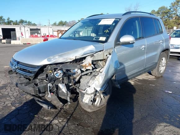 ✅ 2017 Volkswagen Tiguan S • VIN: WVGAV7AX9HK027199 • Lot: 43721533. Wystawiony na IAAI z przebiegiem 65 638 mil. Bezpłatny archiwum sprzedaży aukcyjnych z USA i szczegółowy raport historii pojazdu na DreamBid. Zdjęcie 2.