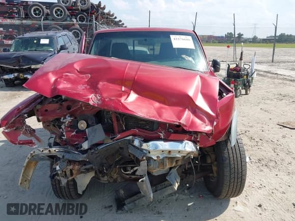 ✅ 2004 Ford Ranger XL Fleet • VIN: 1FTZR45EX4TA05462 • Lot: 42276688. Wystawiony na IAAI z przebiegiem 216 119 mil. Bezpłatny archiwum sprzedaży aukcyjnych z USA i szczegółowy raport historii pojazdu na DreamBid. Zdjęcie 12.