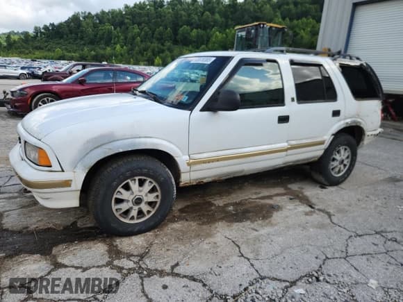 ✅ 1997 GMC Jimmy SLT • VIN: 1GKDT13W0V2549003 • Lot: 63618365. Listed on Copart with 230,977 mi. Free auction sales archive from the USA and detailed vehicle history report at DreamBid. Image 1.
