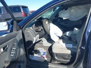 2009 Hyundai Elantra GLS with VIN KMHDU46D49U724069, listed as a IAAI auction lot 43326787 with Not provided miles and . Bid and sale history available at DreamBid. Image 5.