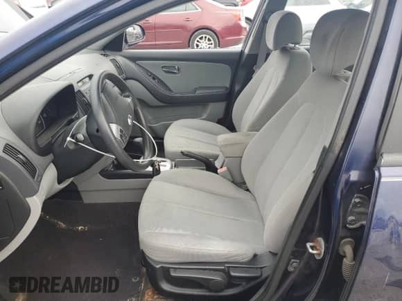 2010 Hyundai Elantra GLS z VIN KMHDU4AD3AU830038, wystawiony jako Copart lot #69097524 z przebiegiem 164 418 mil mil oraz Czysty tytuł • Clean title. Historia ofert i sprzedaży dostępna na DreamBid. Obrazek 7.