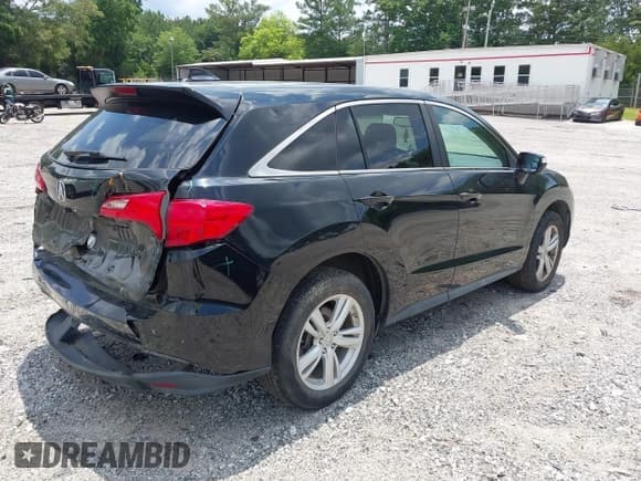 ✅ 2015 Acura RDX • VIN: 5J8TB3H3XFL015721 • Lot: 42428700. Wystawiony na IAAI z przebiegiem 111 259 mil. Bezpłatny archiwum sprzedaży aukcyjnych z USA i szczegółowy raport historii pojazdu na DreamBid. Zdjęcie 4.