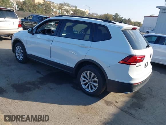 ✅ 2020 Volkswagen Tiguan S • VIN: 3VV1B7AX4LM098567 • Лот: 41504191. Опубликован ранее на IAAI с пробегом 106 012 миль. Бесплатный доступ к архиву аукционных продаж из США и подробный отчёт об истории автомобиля на DreamBid. Изображение 3.