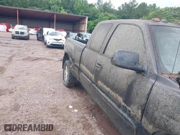 ✅ 2003 GMC Sierra Denali • VIN: 2GTFK69U931306619 • Lot: 42441809. Wystawiony na IAAI z przebiegiem 226 864 mil. Bezpłatny archiwum sprzedaży aukcyjnych z USA i szczegółowy raport historii pojazdu na DreamBid. Zdjęcie 6.