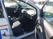 ✅ 2014 Ford Escape S • VIN: 1FMCU0F70EUD09999 • Lot: 43675400. Wystawiony na IAAI z przebiegiem Nie podano. Bezpłatny archiwum sprzedaży aukcyjnych z USA i szczegółowy raport historii pojazdu na DreamBid. Zdjęcie 5.