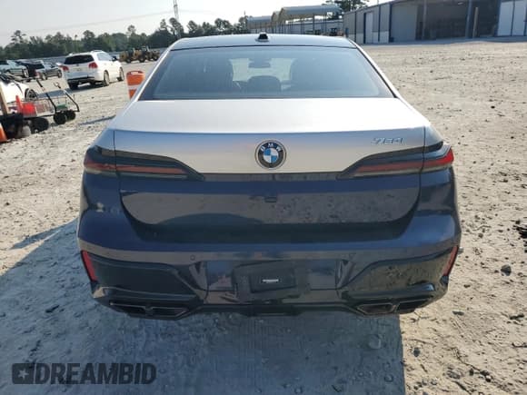✅ 2023 BMW 7 Series 760i xDrive • VIN: WBA33EJ0XPCM64354 • Lot: 68515925. Wystawiony na Copart z przebiegiem 51 746 mil. Bezpłatny archiwum sprzedaży aukcyjnych z USA i szczegółowy raport historii pojazdu na DreamBid. Zdjęcie 6.