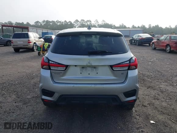 ✅ 2021 Mitsubishi Outlander ES • VIN: JA4ARUAU6MU020653 • Lot: 43406687. Listed on IAAI with 104,009 mi. Free auction sales archive from the USA and detailed vehicle history report at DreamBid. Image 15.