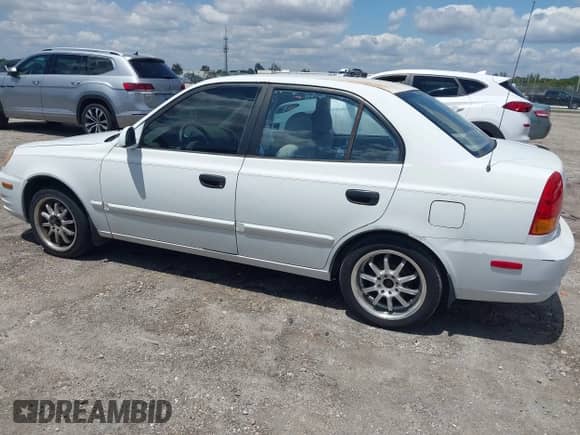 2003 Hyundai Accent GL z VIN KMHCG45C53U468978, wystawiony jako IAAI lot #41999193 z przebiegiem 105 514 mil mil oraz . Historia ofert i sprzedaży dostępna na DreamBid. Obrazek 14.