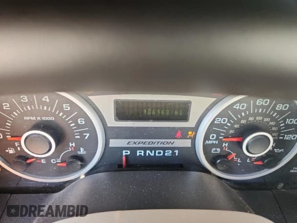 ✅ 2005 Ford Expedition Eddie Bauer • VIN: 1FMFU17535LB03579 • Lot: 71110655. Listed on Copart with 186,163 mi. Free auction sales archive from the USA and detailed vehicle history report at DreamBid. Image 9.