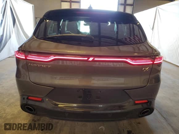 2024 Dodge Hornet R/T z VIN ZACPDFCW6R3A27983, wystawiony jako Copart lot #47845855 z przebiegiem 18 861 mil mil oraz Czysty tytuł • Clean title. Historia ofert i sprzedaży dostępna na DreamBid. Obrazek 6.