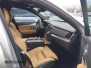 ✅ 2016 Volvo XC90 T8 Momentum • VIN: YV4BC0PK9G1064482 • Lot: 41917501. Wystawiony na IAAI z przebiegiem 72 328 mil. Bezpłatny archiwum sprzedaży aukcyjnych z USA i szczegółowy raport historii pojazdu na DreamBid. Zdjęcie 5.