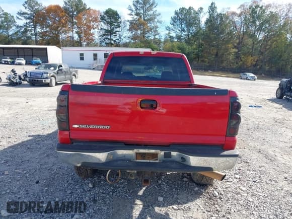 ✅ 2006 Chevrolet Silverado 2500HD LT3 • VIN: 1GCHK23D66F234544 • Lot: 43714309. Wystawiony na IAAI z przebiegiem 226 094 mil. Bezpłatny archiwum sprzedaży aukcyjnych z USA i szczegółowy raport historii pojazdu na DreamBid. Zdjęcie 17.