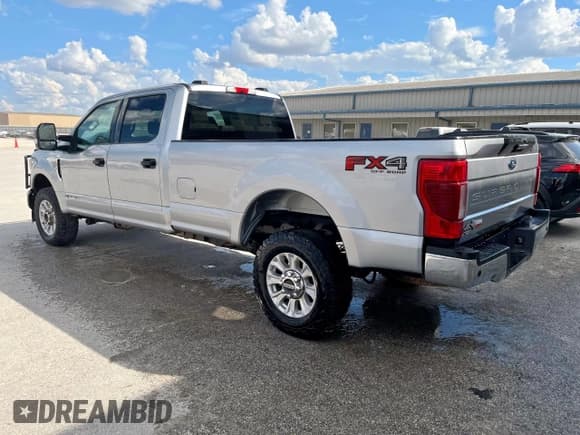 ✅ 2022 Ford F-250 XL • VIN: 1FT7W2BT1NEE65736 • Lot: 85551845. Wystawiony na Copart z przebiegiem 111 726 mil. Bezpłatny archiwum sprzedaży aukcyjnych z USA i szczegółowy raport historii pojazdu na DreamBid. Zdjęcie 2.