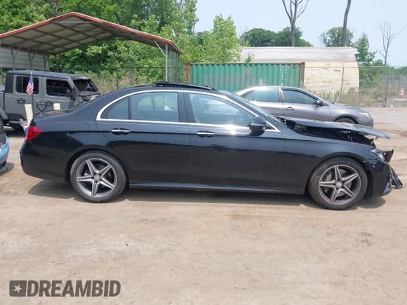 ✅ 2017 Mercedes-Benz E 300 Luxury • VIN: WDDZF4KBXHA059791 • Lot: 42458651. Listed on IAAI with 111,984 mi. Free auction sales archive from the USA and detailed vehicle history report at DreamBid. Image 14.