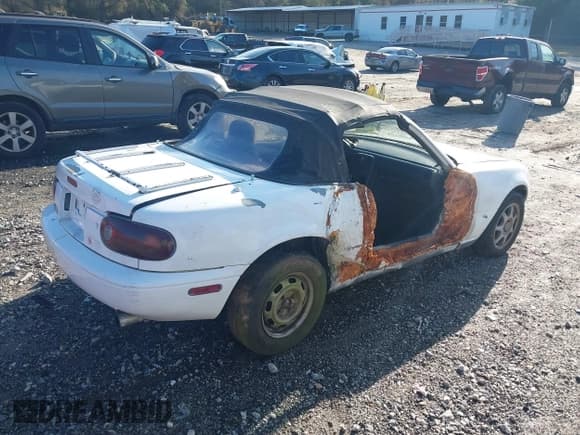 ✅ 1990 Mazda MX-5 Miata • VIN: JM1NA3512L0114074 • Lot: 43853951. Listed on IAAI with Not provided. Free auction sales archive from the USA and detailed vehicle history report at DreamBid. Image 4.