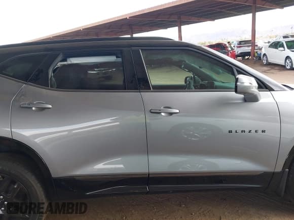 ✅ 2025 Chevrolet Blazer RS • VIN: 3GNKBKRS0SS132438 • Lot: 41539353. Listed on IAAI with 2,598 mi. Free auction sales archive from the USA and detailed vehicle history report at DreamBid. Image 13.