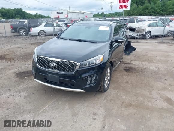 ✅ 2017 Kia Sorento SX • VIN: 5XYPKDA5XHG205034 • Lot: 42759186. Listed on IAAI with 134,732 mi. Free auction sales archive from the USA and detailed vehicle history report at DreamBid. Image 2.