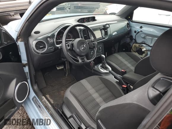 ✅ 2014 Volkswagen Beetle Turbo R-Line • VIN: 3VWVT7AT7EM663694 • Lot: 76801204. Listed on Copart with 55,597 mi. Free auction sales archive from the USA and detailed vehicle history report at DreamBid. Image 8.