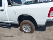 ✅ 2023 Ram 2500 Tradesman • VIN: 3C6UR5CJ5PG558514 • Lot: 43260300. Wystawiony na IAAI z przebiegiem 26 824 mil. Bezpłatny archiwum sprzedaży aukcyjnych z USA i szczegółowy raport historii pojazdu na DreamBid. Zdjęcie 21.