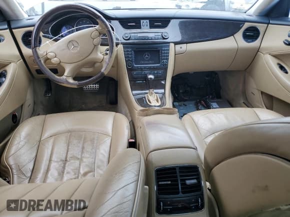 ✅ 2006 Mercedes-Benz CLS 500 • VIN: WDDDJ75X56A040953 • Lot: 71535874. Wystawiony na Copart z przebiegiem 127 062 mil. Bezpłatny archiwum sprzedaży aukcyjnych z USA i szczegółowy raport historii pojazdu na DreamBid. Zdjęcie 8.