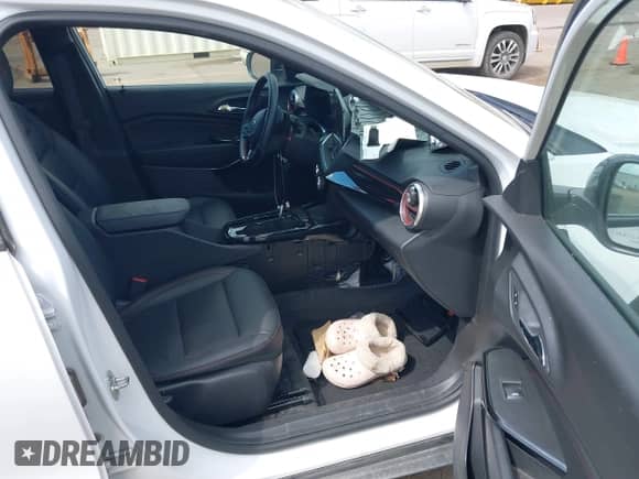 2024 Chevrolet Trax 2RS с VIN KL77LJE2XRC225928, выставлен на аукционе IAAI как лот 43103873 с пробегом 15 252 миль миль и . История ставок и продаж доступна на DreamBid. Изображение 5.