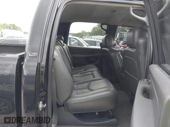 ✅ 2007 Chevrolet Silverado 2500HD LT1 • VIN: 1GCHK23D07F140810 • Lot: 42036025. Wystawiony na IAAI z przebiegiem 230 002 mil. Bezpłatny archiwum sprzedaży aukcyjnych z USA i szczegółowy raport historii pojazdu na DreamBid. Zdjęcie 8.