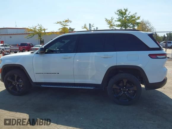 ✅ 2023 Jeep Grand Cherokee Limited • VIN: 1C4RJHBG2PC629362 • Lot: 43179133. Wystawiony na IAAI z przebiegiem 18 427 mil. Bezpłatny archiwum sprzedaży aukcyjnych z USA i szczegółowy raport historii pojazdu na DreamBid. Zdjęcie 14.