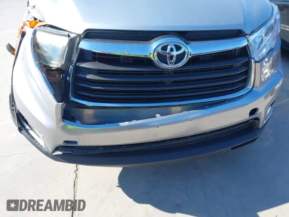 ✅ 2014 Toyota Highlander Limited • VIN: 5TDYKRFH5ES017105 • Lot: 43133934. Listed on IAAI with 170,155 mi. Free auction sales archive from the USA and detailed vehicle history report at DreamBid. Image 6.