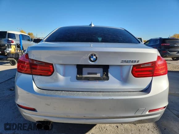 ✅ 2012 BMW 3 Series 328i • VIN: WBA3A5G56CNP16060 • Lot: 82763505. Wystawiony na Copart z przebiegiem 154 260 mil. Bezpłatny archiwum sprzedaży aukcyjnych z USA i szczegółowy raport historii pojazdu na DreamBid. Zdjęcie 6.