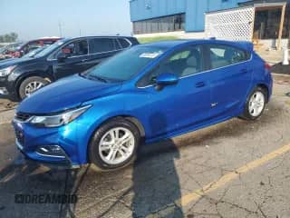 2017 Chevrolet Cruze LT z VIN 3G1BE6SM5HS524531, wystawiony jako Copart lot #68834415 z przebiegiem 68 375 mil mil oraz Czysty tytuł • Clean title. Historia ofert i sprzedaży dostępna na DreamBid. Obrazek 1.