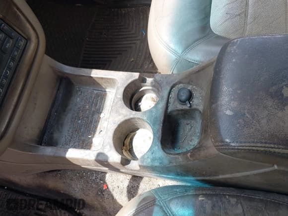 ✅ 2004 Ford Explorer Eddie Bauer • VIN: 1FMDU84W44ZA40176 • Лот: 42697376. Опубликован ранее на IAAI с пробегом 172 723 миль. Бесплатный доступ к архиву аукционных продаж из США и подробный отчёт об истории автомобиля на DreamBid. Изображение 13.